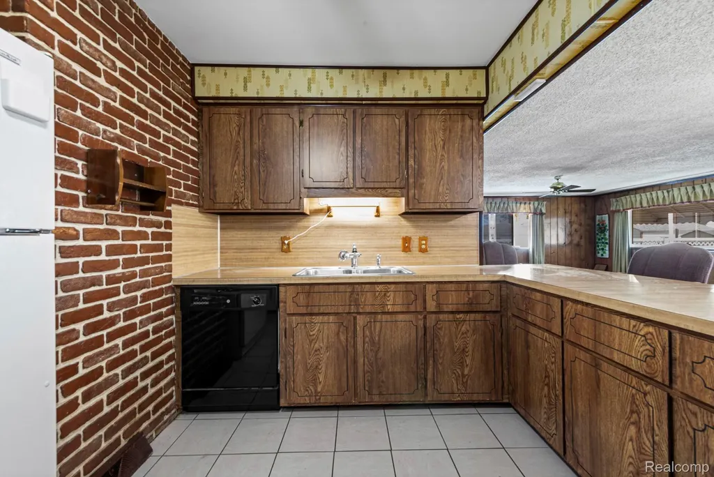 12435 Agnes Street Southgate City MI 48195