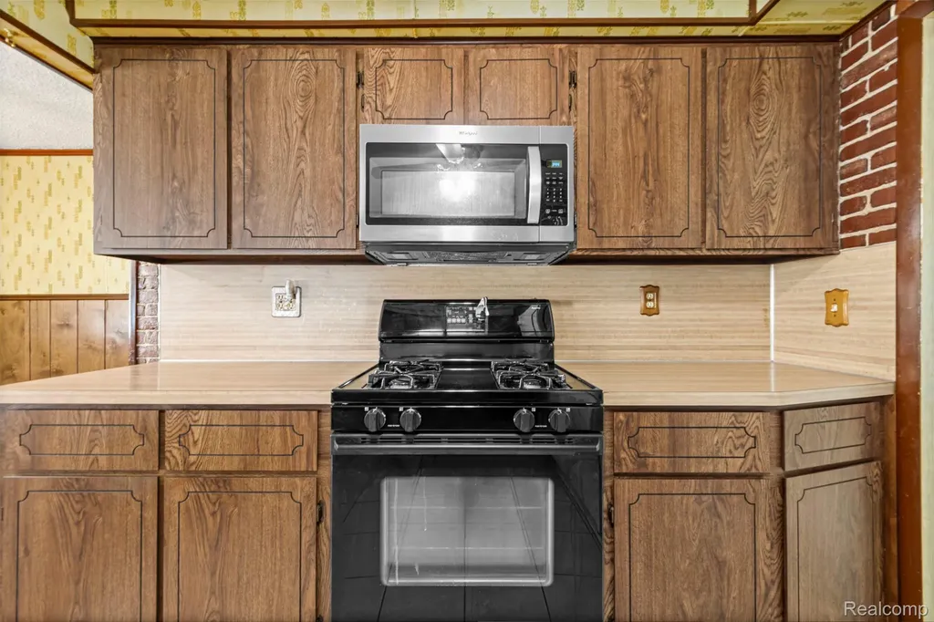 12435 Agnes Street Southgate City MI 48195