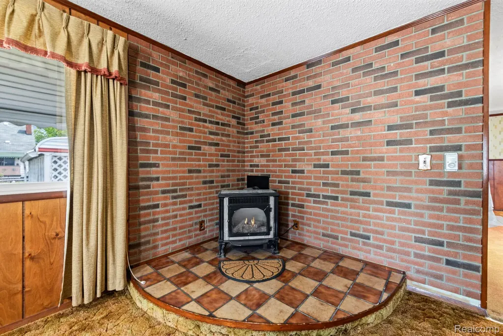 12435 Agnes Street Southgate City MI 48195