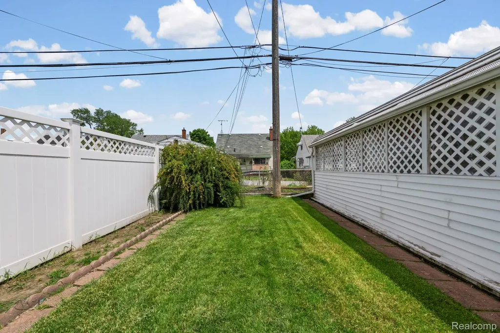 12435 Agnes Street Southgate City MI 48195