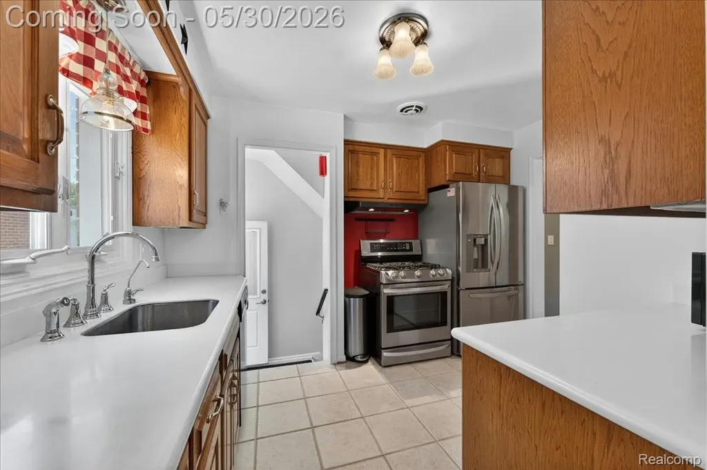 21700 Trombly Street St. Clair Shores City MI 48080