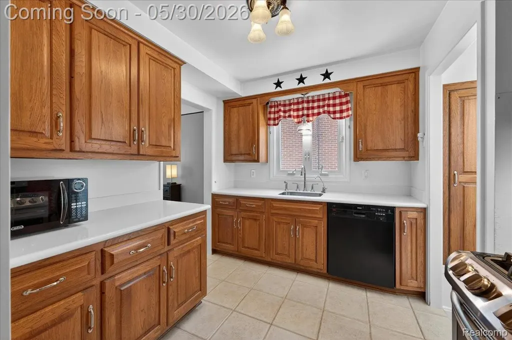 21700 Trombly Street St. Clair Shores City MI 48080