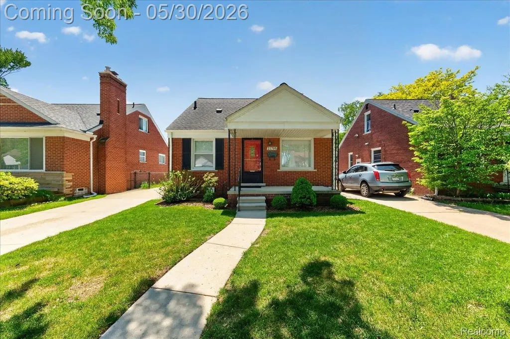 21700 Trombly Street St. Clair Shores City MI 48080