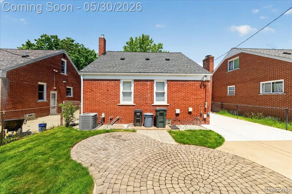 21700 Trombly Street St. Clair Shores City MI 48080