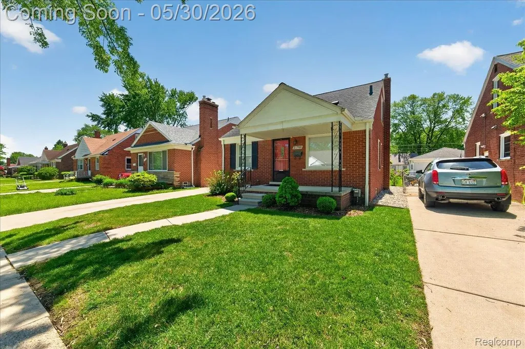21700 Trombly Street St. Clair Shores City MI 48080