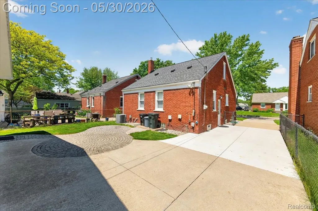 21700 Trombly Street St. Clair Shores City MI 48080