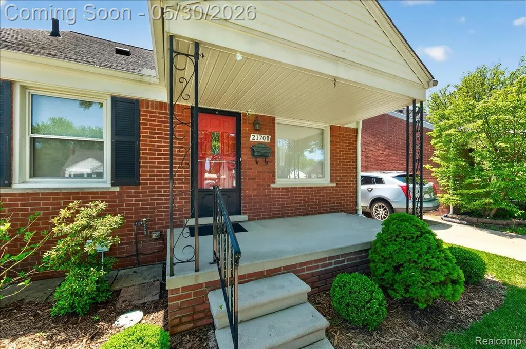 21700 Trombly Street St. Clair Shores City MI 48080