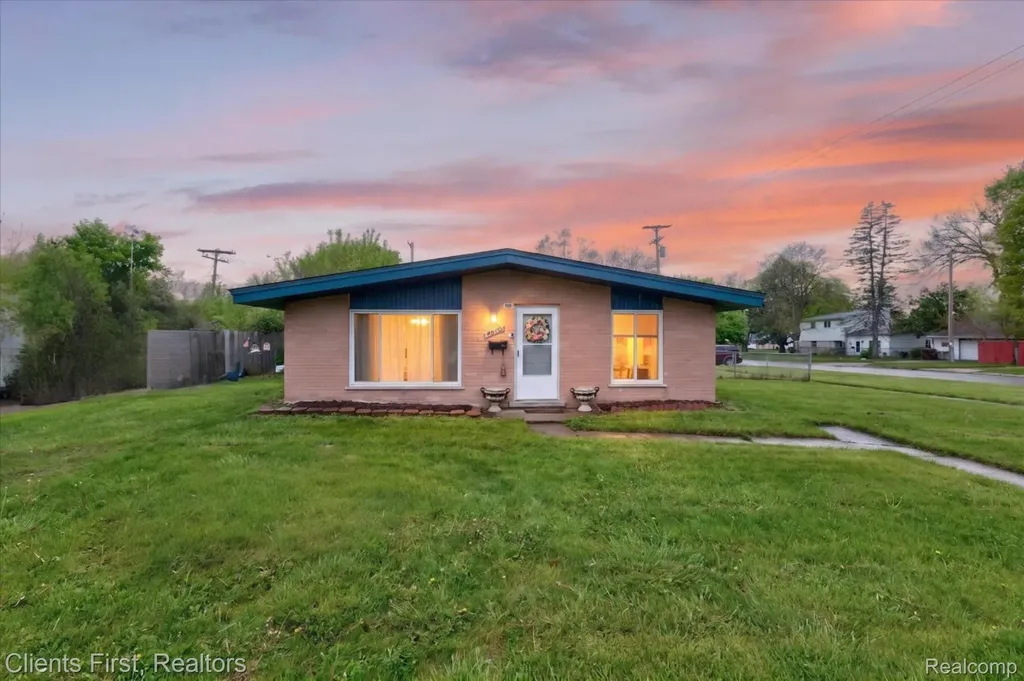 4616 Hayes Street Wayne City MI 48184