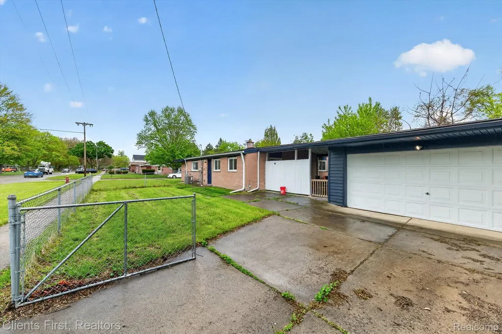 4616 Hayes Street Wayne City MI 48184