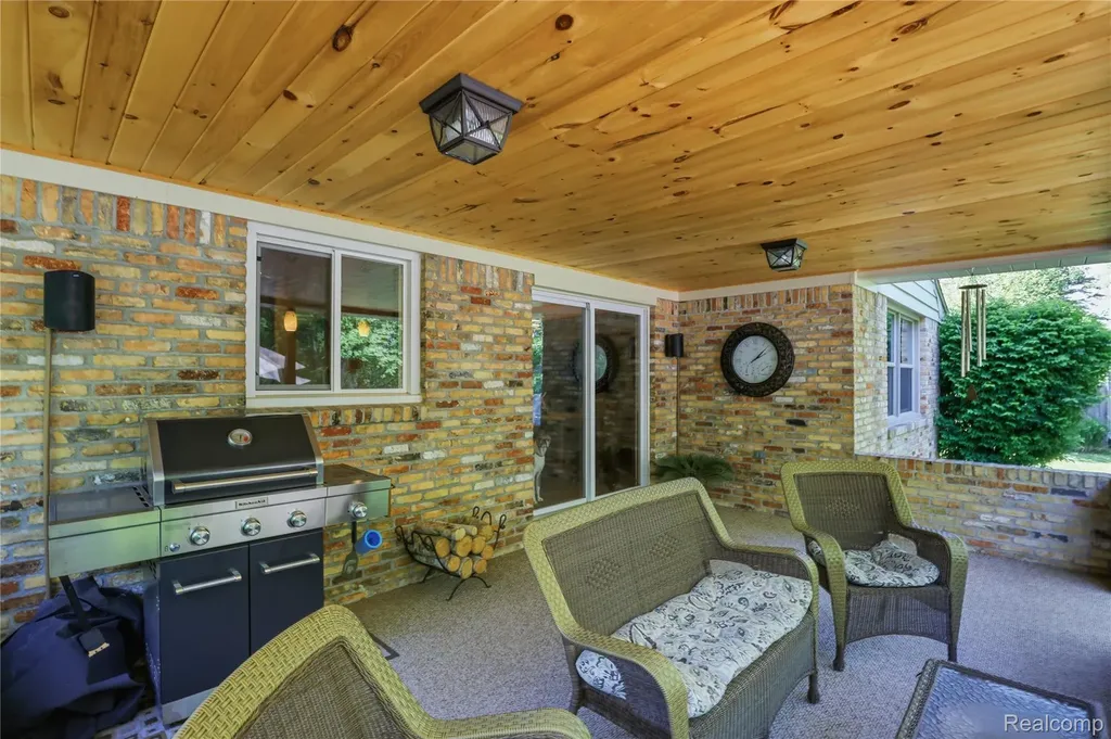 6211 Kings Scepter Road Grand Blanc Charter Township MI 48439