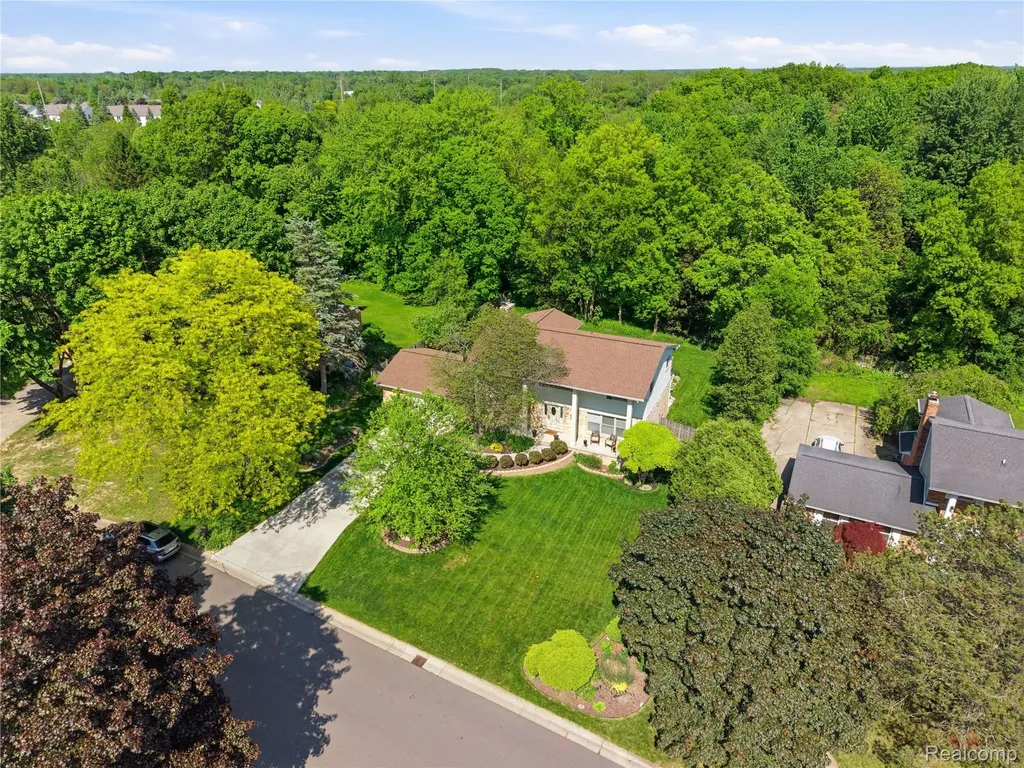 6211 Kings Scepter Road Grand Blanc Charter Township MI 48439