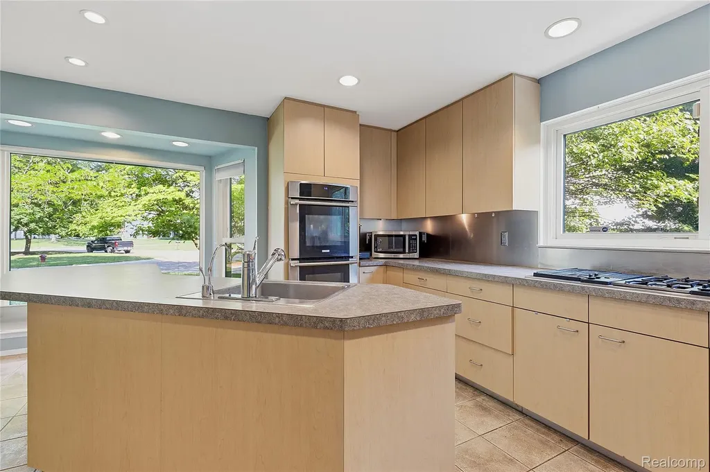 5389 Fox Ridge Circle West Bloomfield Charter Township MI 48322