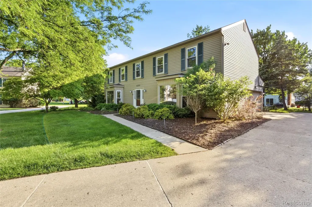 5389 Fox Ridge Circle West Bloomfield Charter Township MI 48322