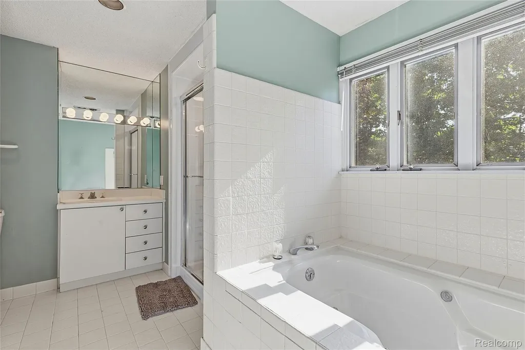 5389 Fox Ridge Circle West Bloomfield Charter Township MI 48322