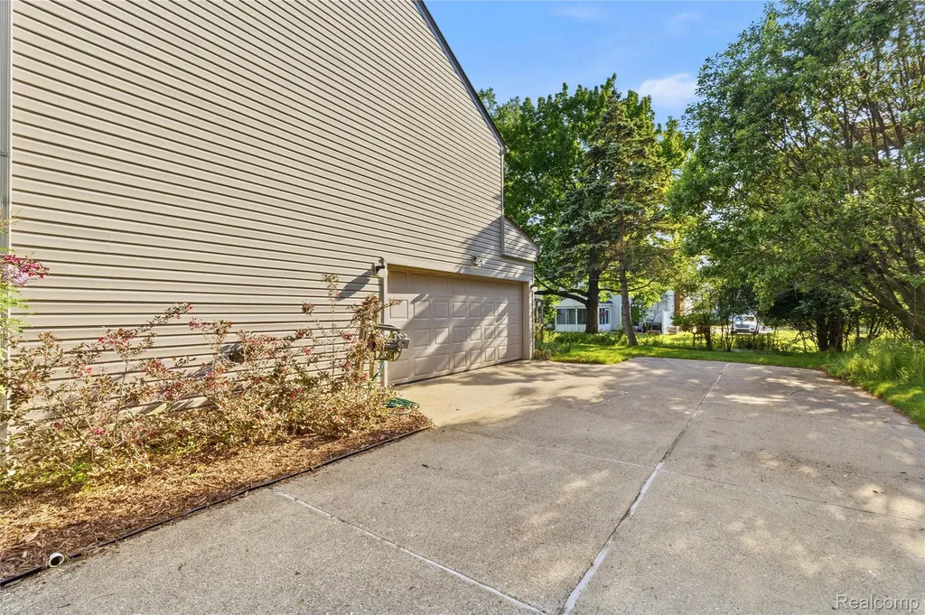 5389 Fox Ridge Circle West Bloomfield Charter Township MI 48322