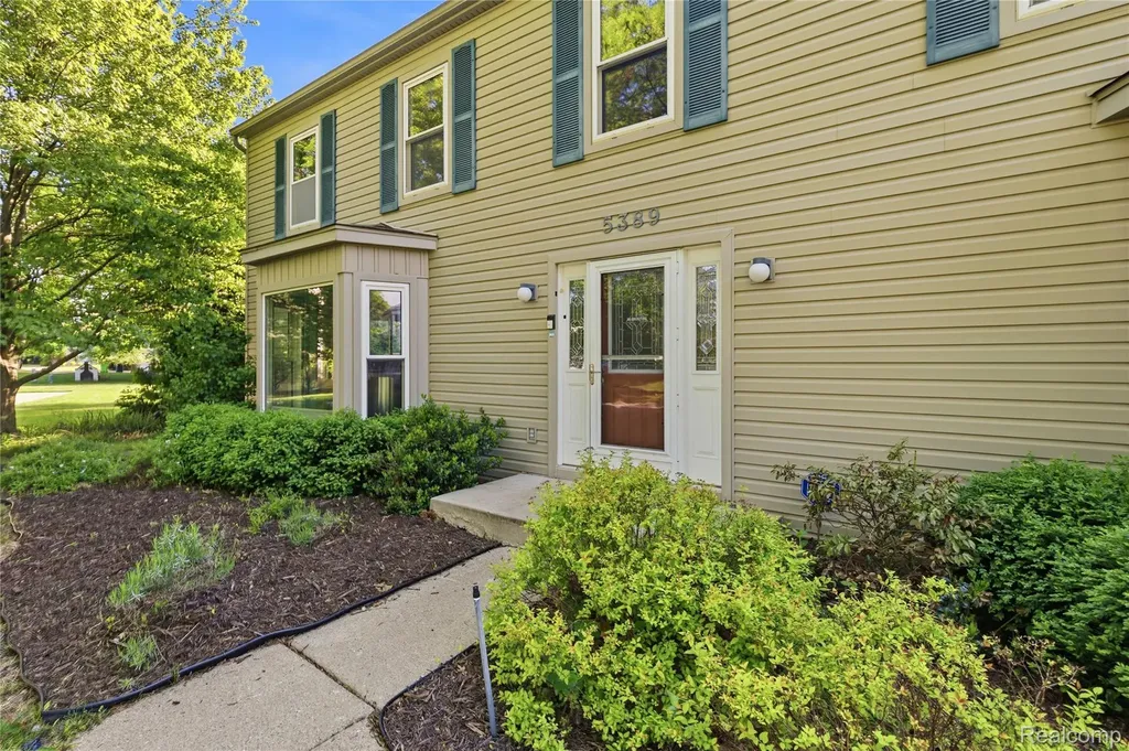 5389 Fox Ridge Circle West Bloomfield Charter Township MI 48322