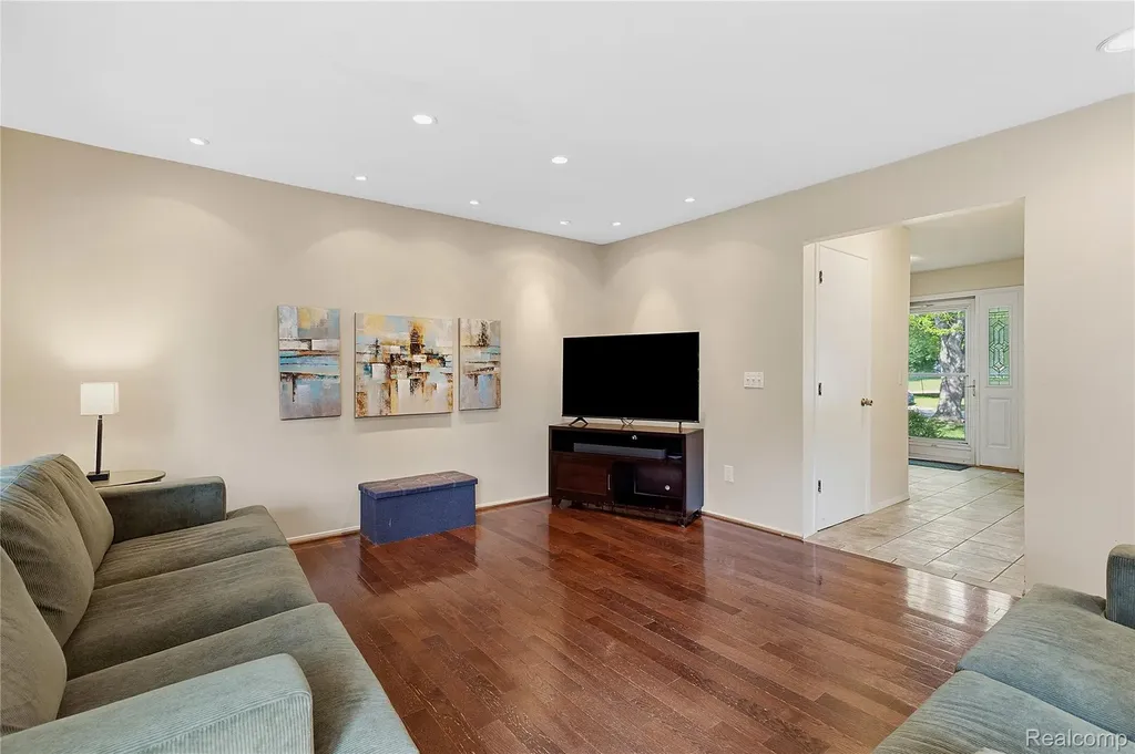 5389 Fox Ridge Circle West Bloomfield Charter Township MI 48322