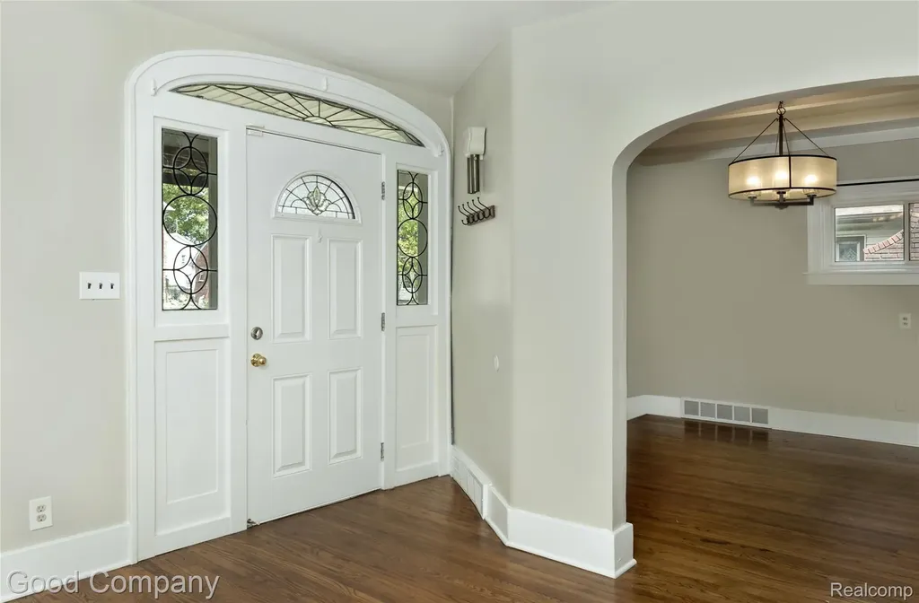 1924 Pinecrest Drive Ferndale City MI 48220