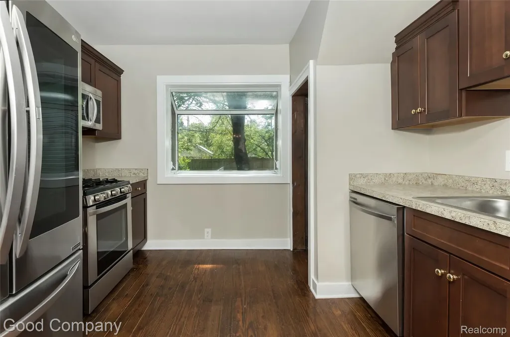 1924 Pinecrest Drive Ferndale City MI 48220