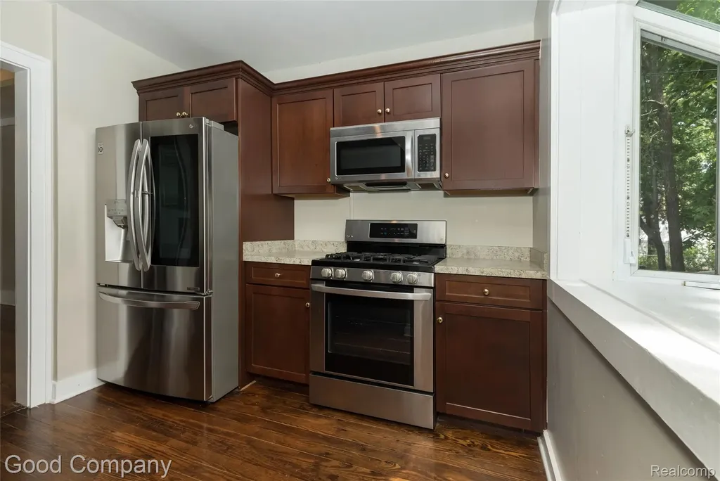 1924 Pinecrest Drive Ferndale City MI 48220