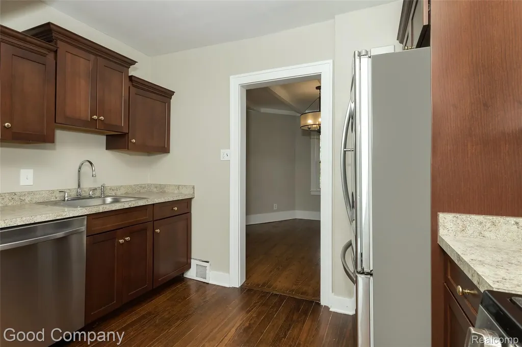 1924 Pinecrest Drive Ferndale City MI 48220