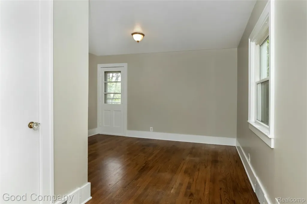 1924 Pinecrest Drive Ferndale City MI 48220