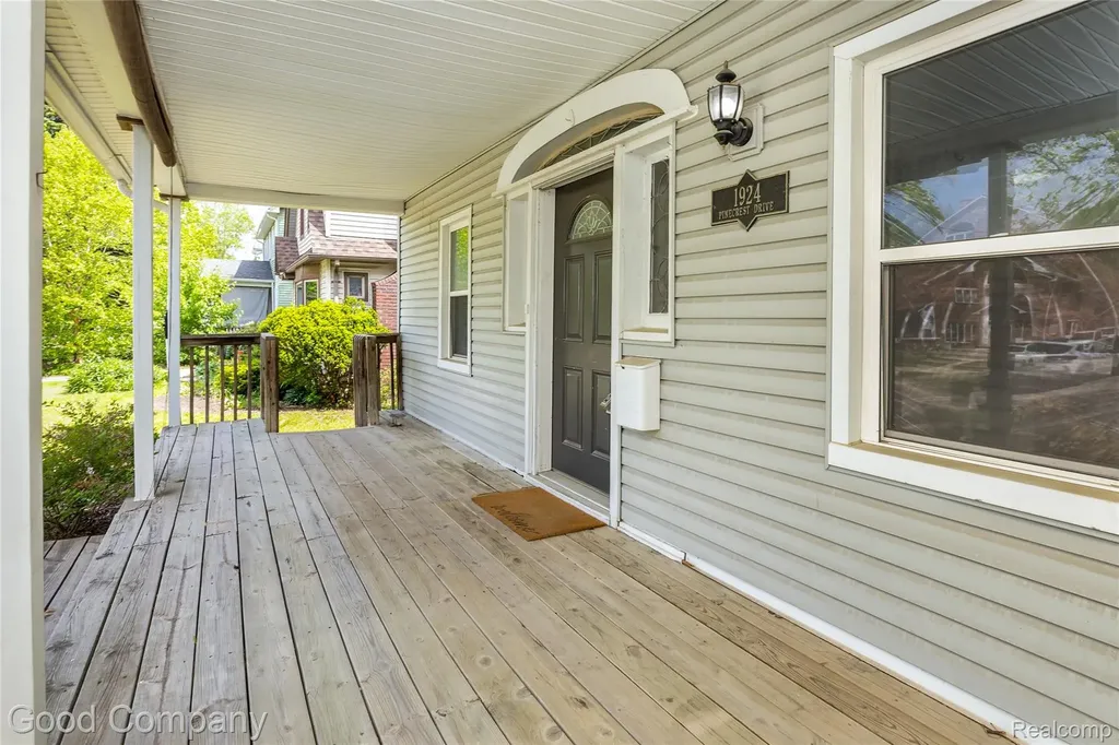 1924 Pinecrest Drive Ferndale City MI 48220