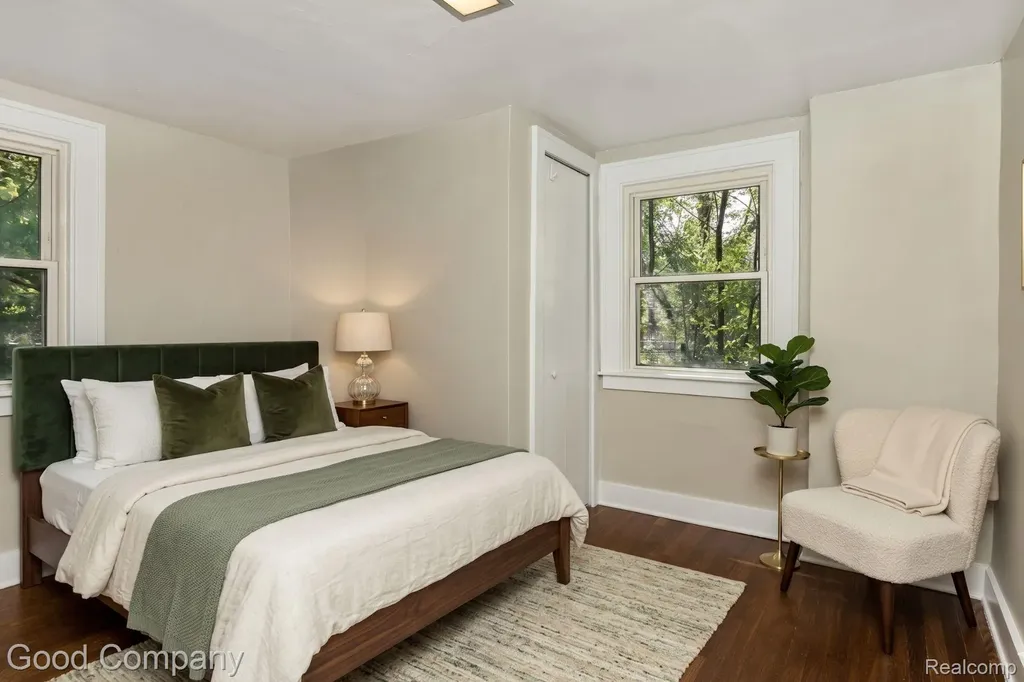 1924 Pinecrest Drive Ferndale City MI 48220