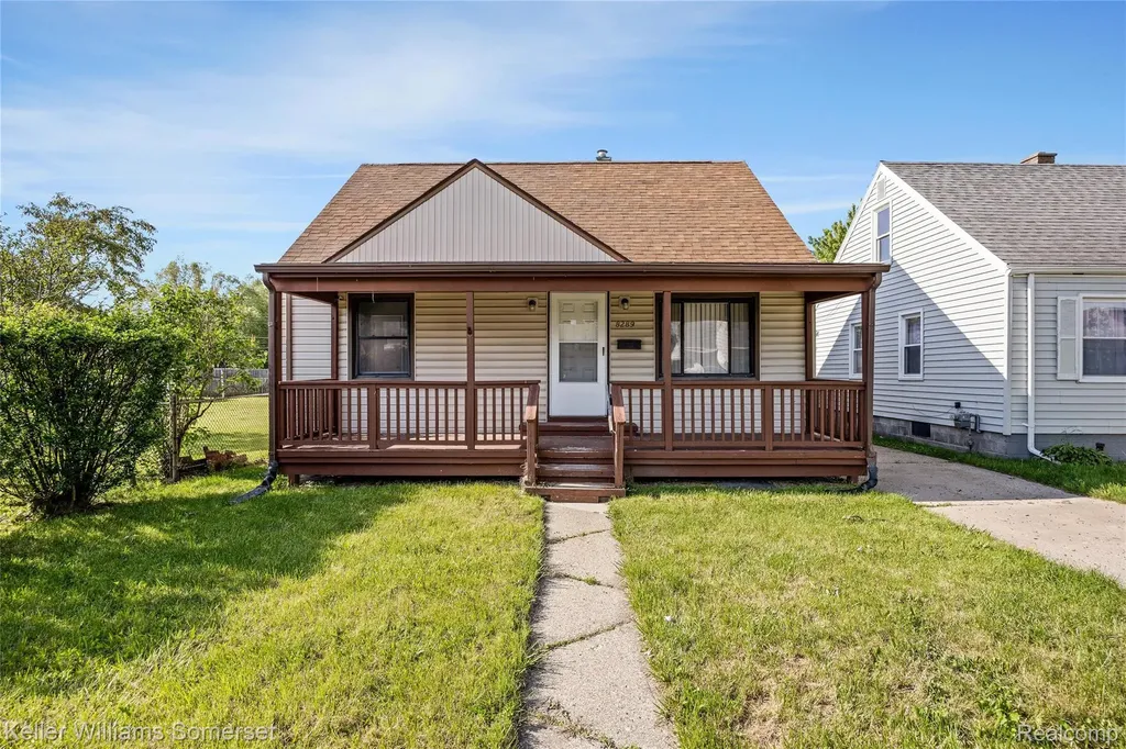 8289 Ford Avenue Warren City MI 48089