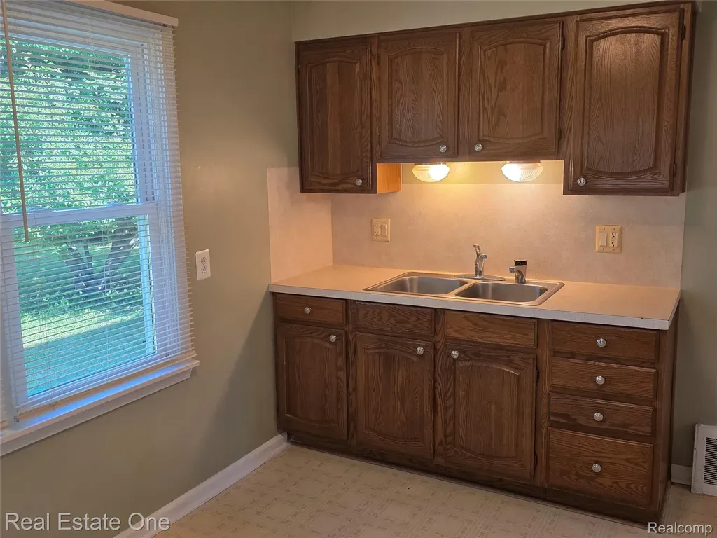 23079 Violet Street Farmington City MI 48336