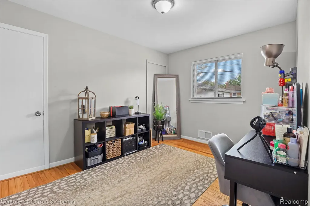 31741 Lonnie Boulevard Westland City MI 48185