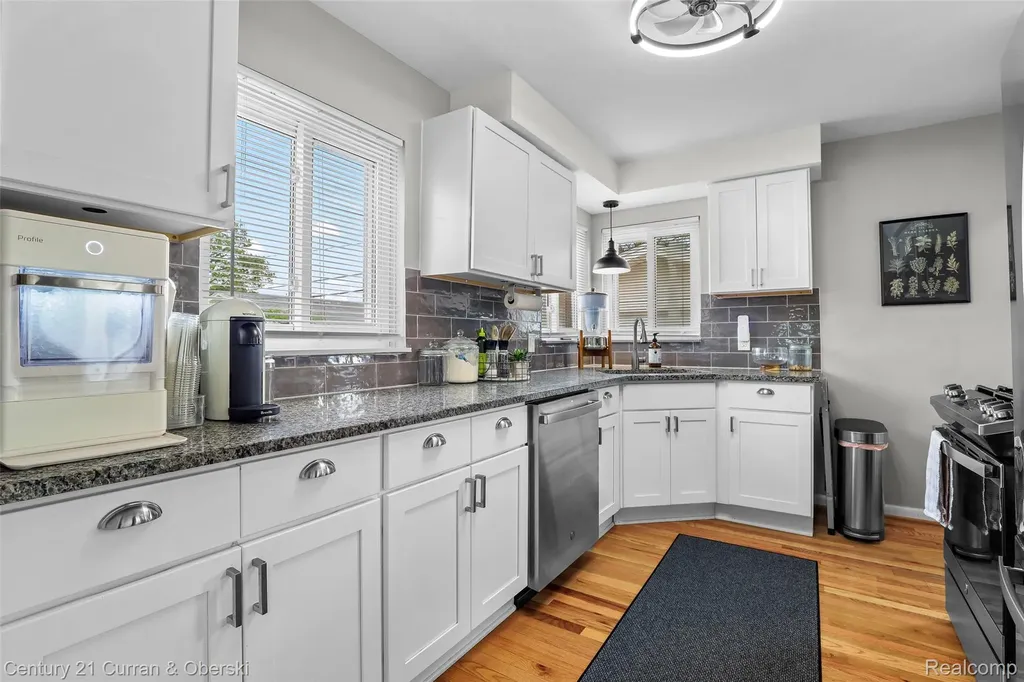 31741 Lonnie Boulevard Westland City MI 48185