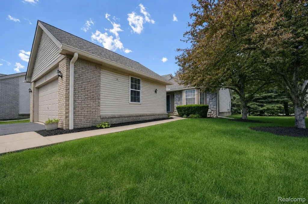 12140 Noonan Court Utica City MI 48315