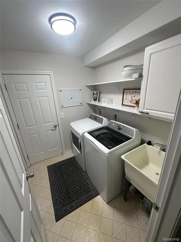 12140 Noonan Court Utica City MI 48315