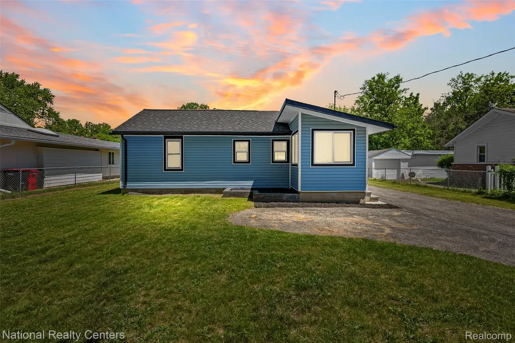 23284 Almira Street Southfield City MI 48033