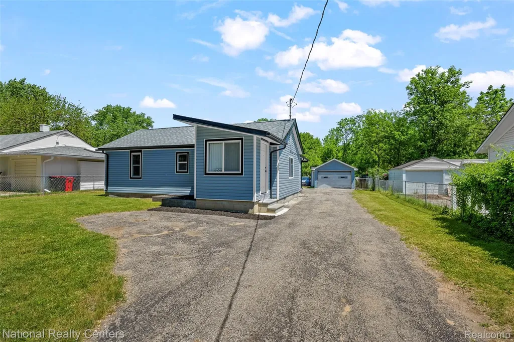 23284 Almira Street Southfield City MI 48033