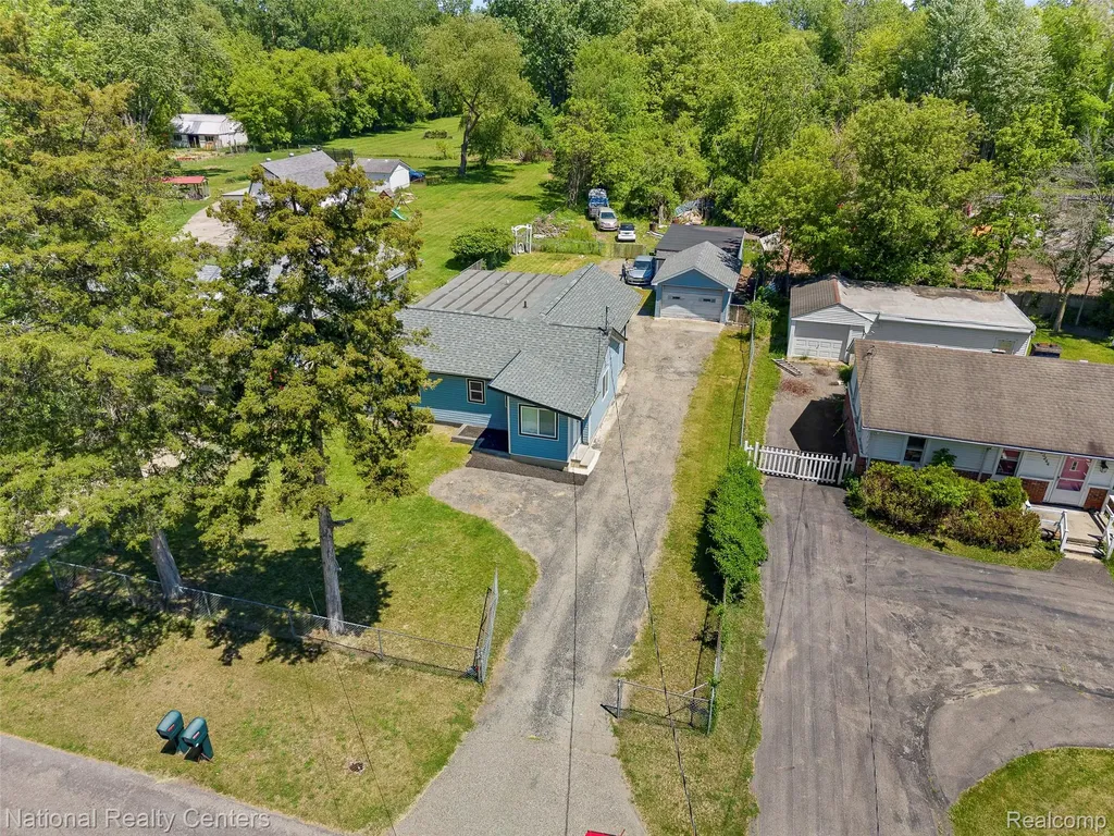 23284 Almira Street Southfield City MI 48033