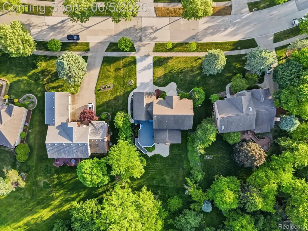 1232 Bradbury Drive Troy City MI 48098