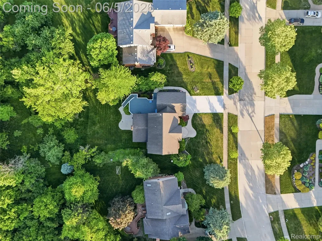 1232 Bradbury Drive Troy City MI 48098