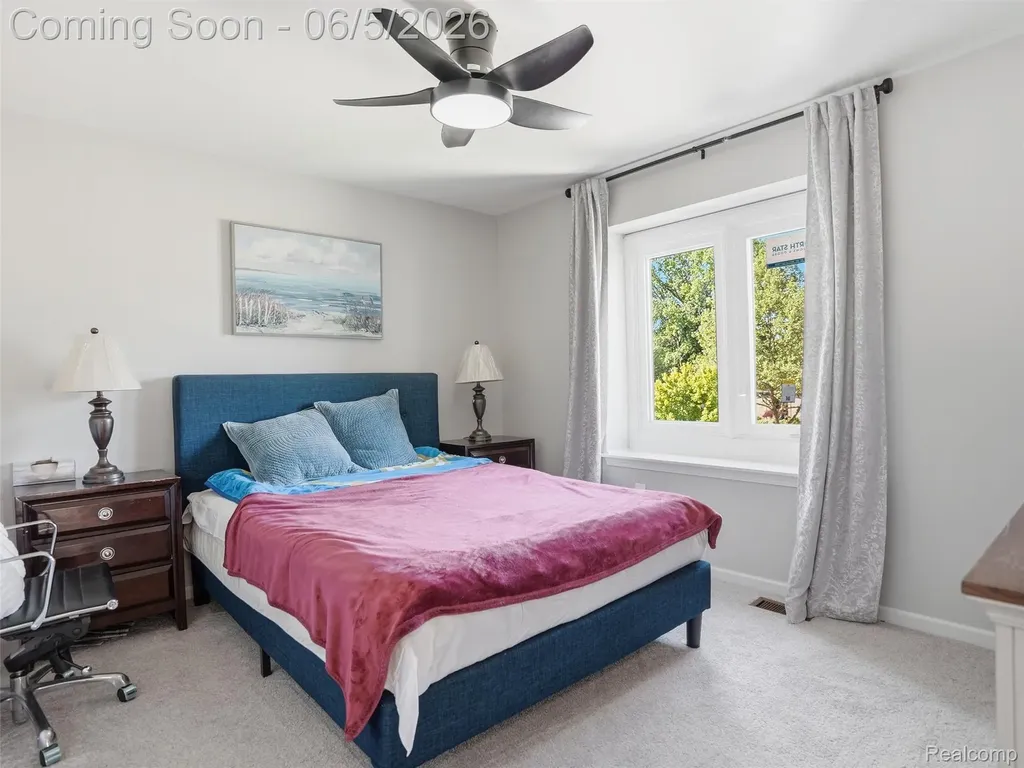 1232 Bradbury Drive Troy City MI 48098