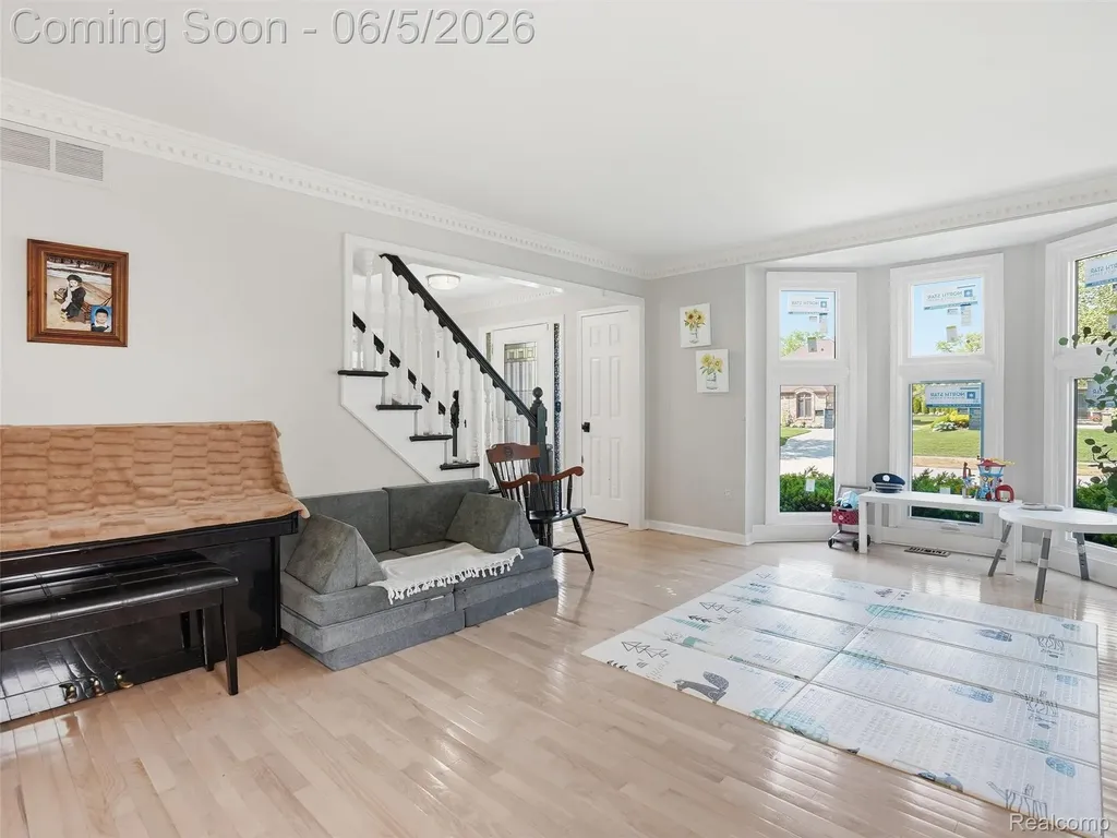 1232 Bradbury Drive Troy City MI 48098