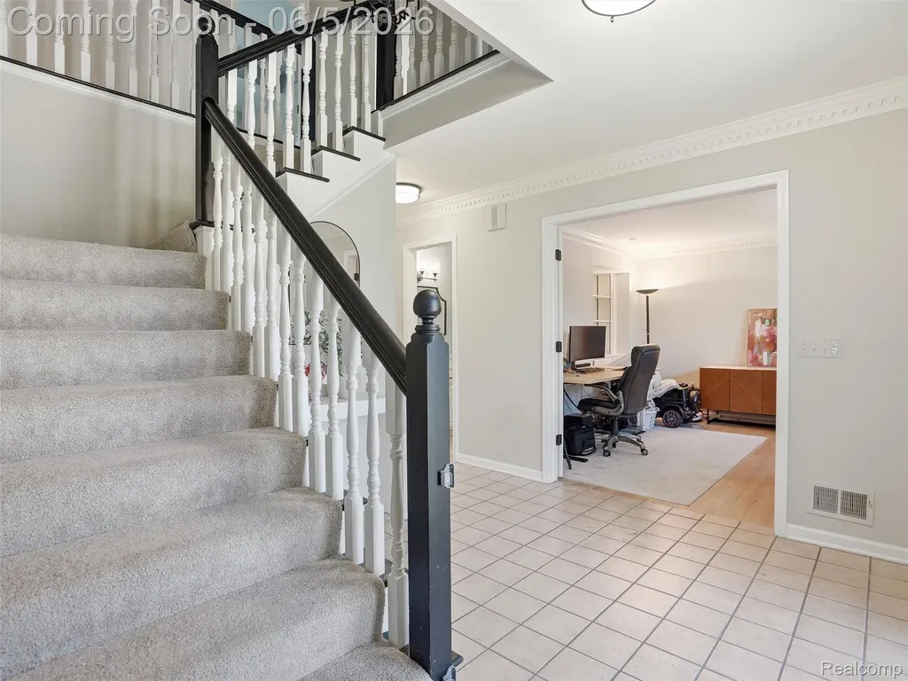 1232 Bradbury Drive Troy City MI 48098