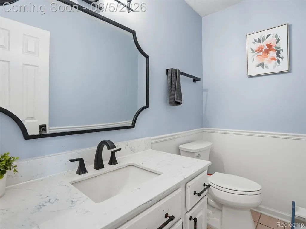 1232 Bradbury Drive Troy City MI 48098