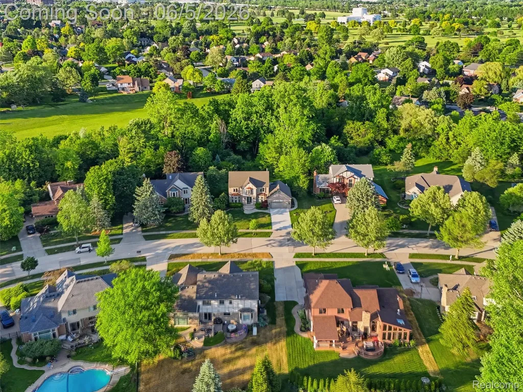 1232 Bradbury Drive Troy City MI 48098