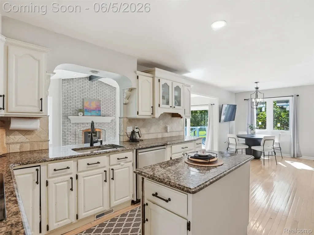 1232 Bradbury Drive Troy City MI 48098
