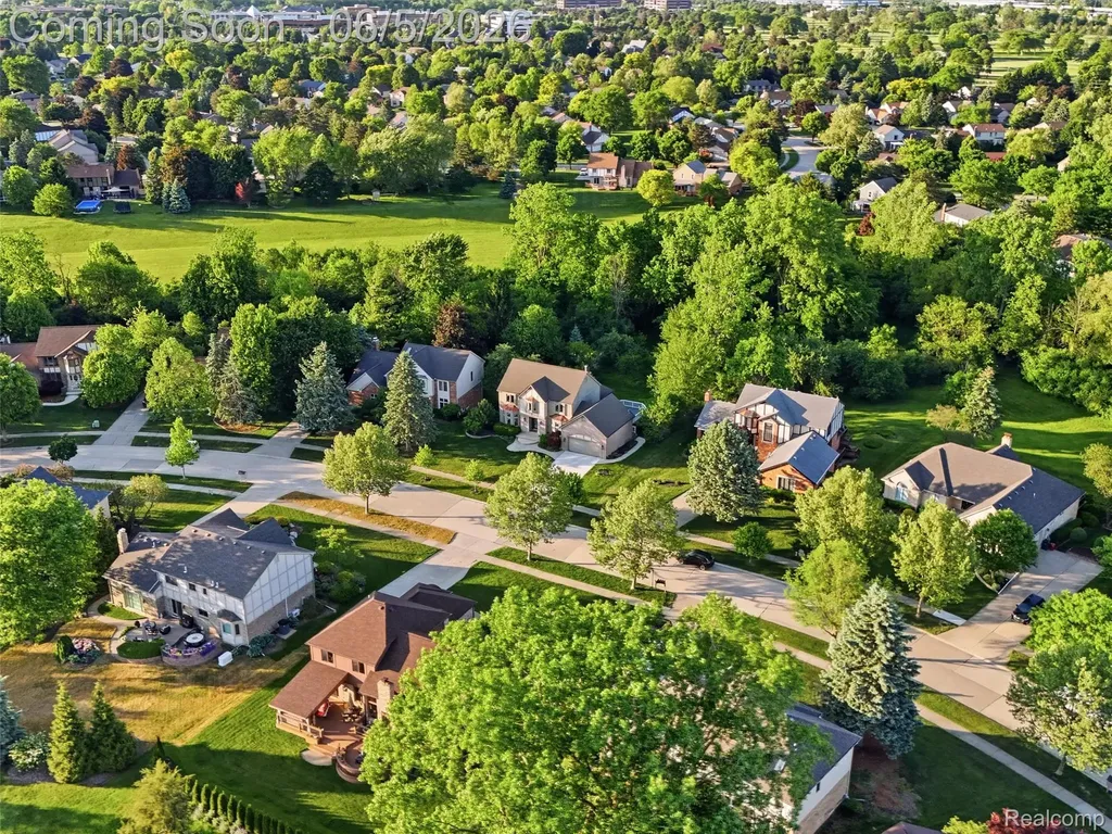 1232 Bradbury Drive Troy City MI 48098