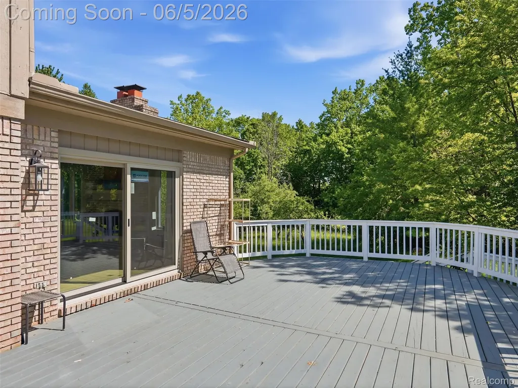 1232 Bradbury Drive Troy City MI 48098