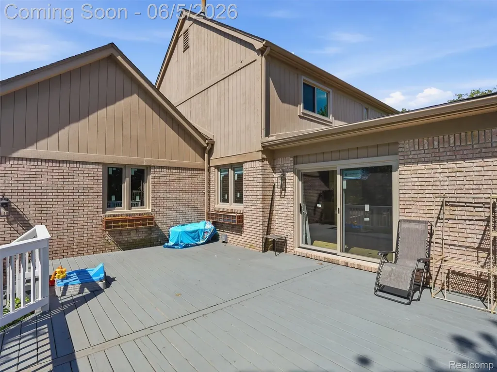 1232 Bradbury Drive Troy City MI 48098