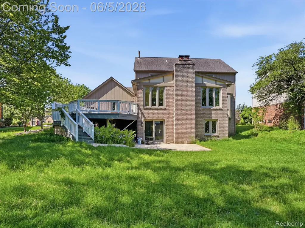 1232 Bradbury Drive Troy City MI 48098