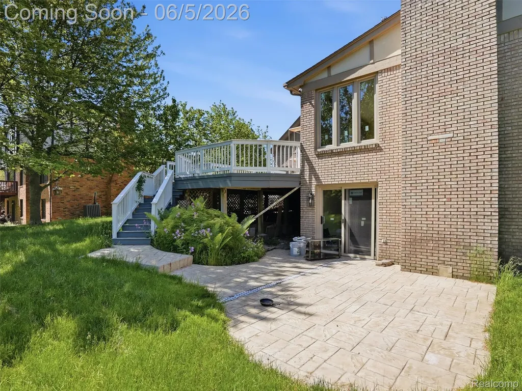 1232 Bradbury Drive Troy City MI 48098
